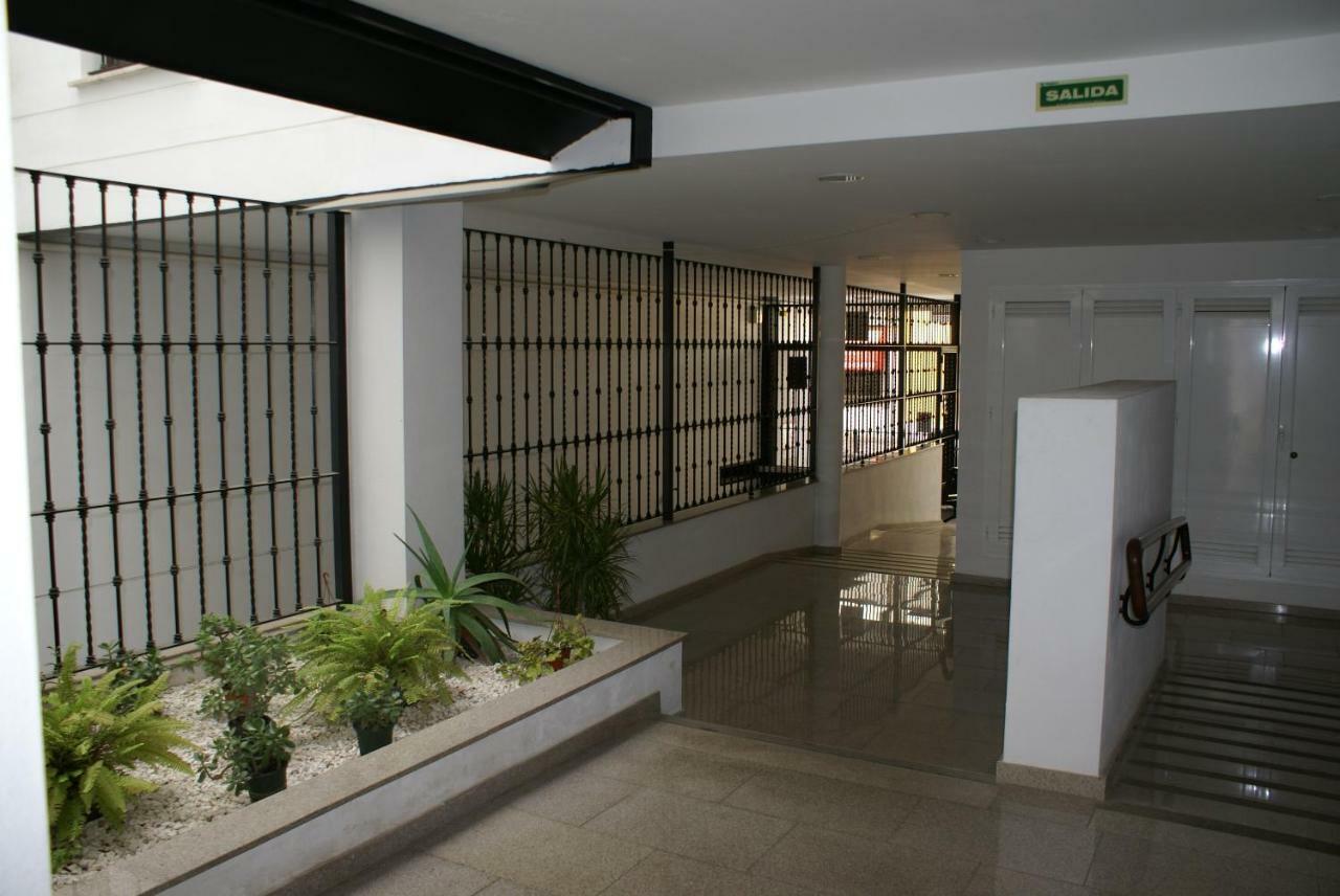 First Floor Close Macarena Church Sevilla Eksteriør billede